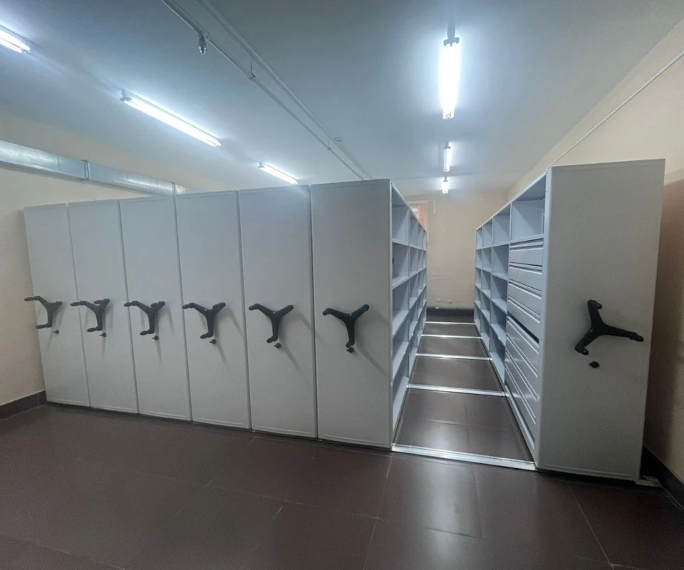 Закрытые передвижные стеллажи под экспонаты музея