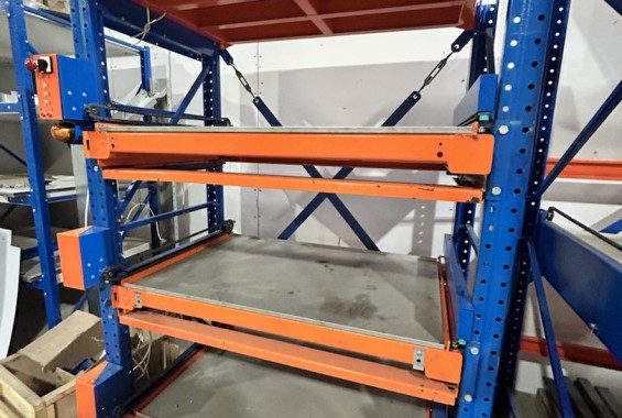 Стеллаж с электроприводом полок