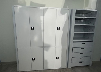 Металлические стеллажи для бухгалтерии с дверями