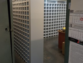 ячеистые стеллажи для инструментов