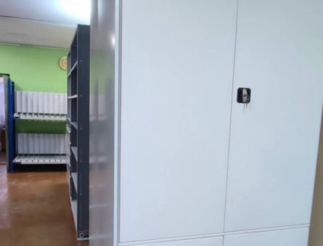 стеллажи с дверями для экспонатов фондов музея