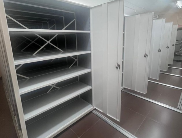 передвижные стеллажи с дверцами