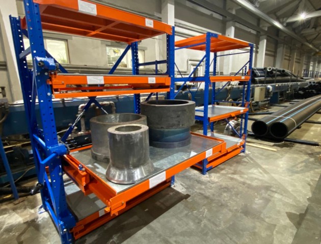 стеллажи с выкатными платформами и полкой полного выдвижения