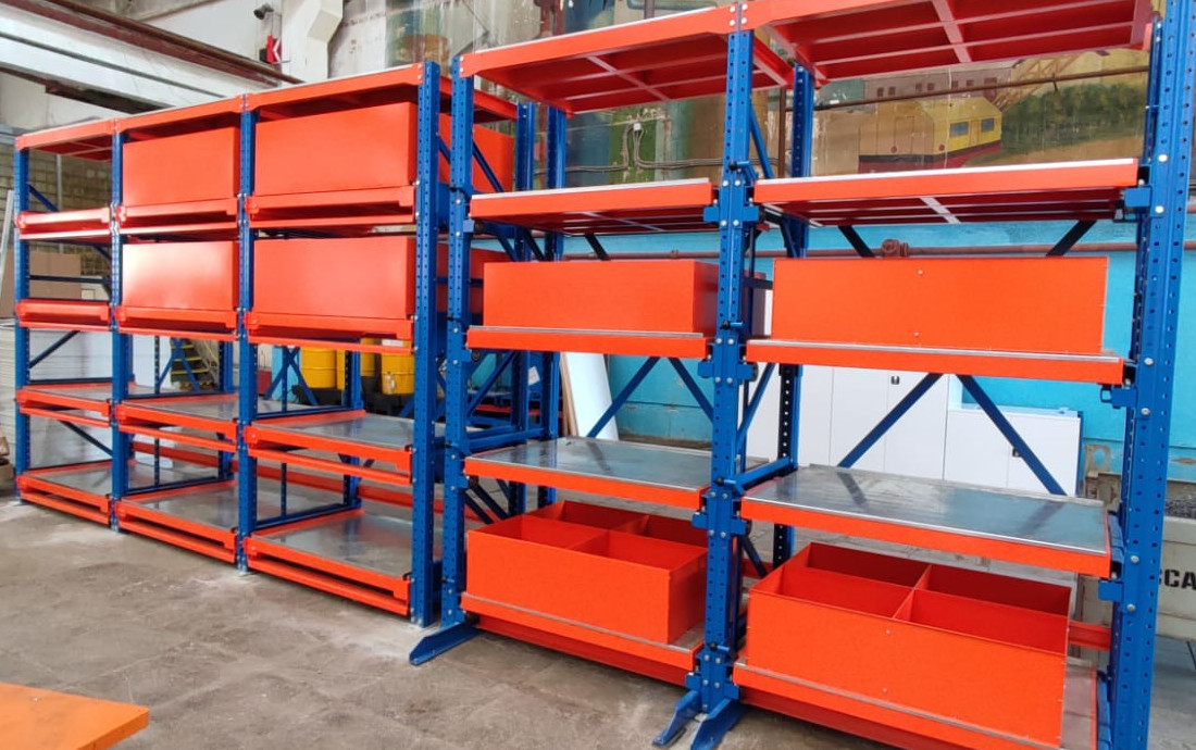 стеллажи с выдвижными полками